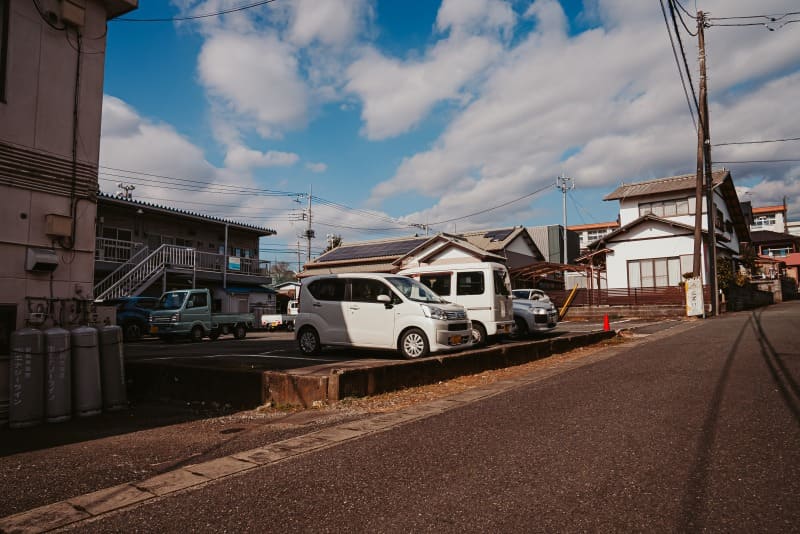 大渕街道を北へ行き、「デイサービスえがお」を右折